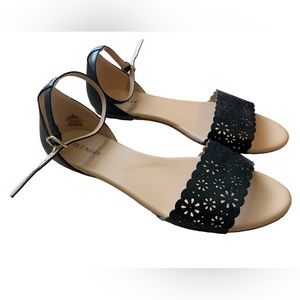 NWOT Old Navy Black Cut-out Sandals size 9